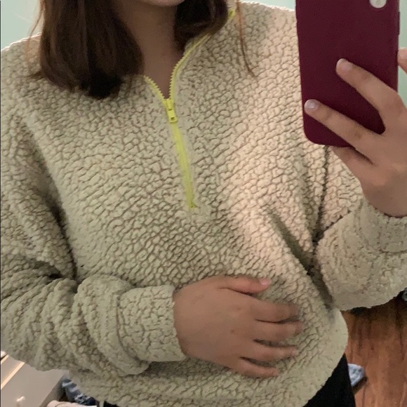 Sweater - Picture 4 of 4